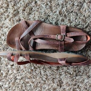 Women's chaco sandals brown size 8